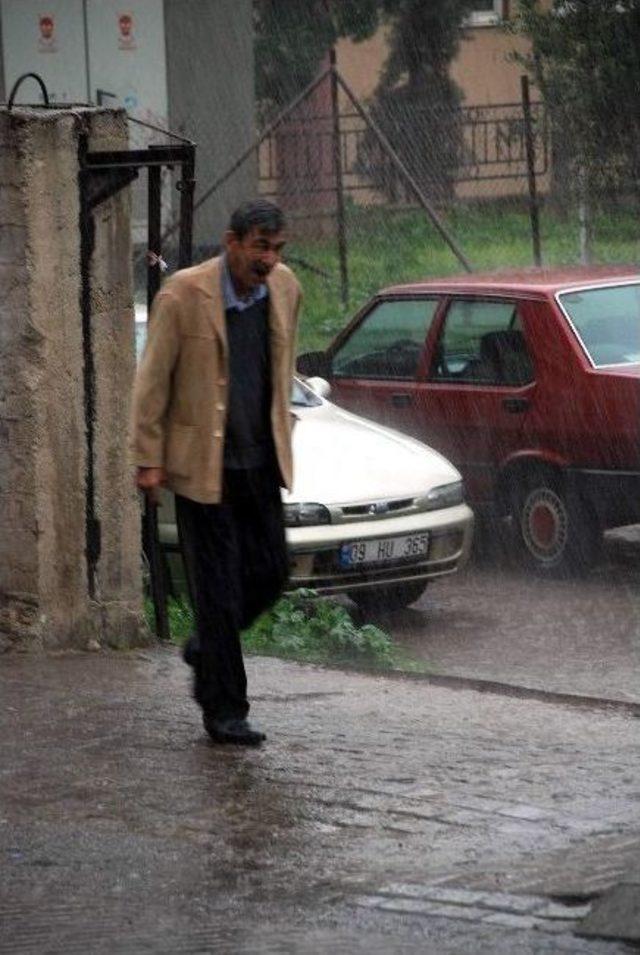 Aydınlılar Bahar Yağmuruyla Serinledi