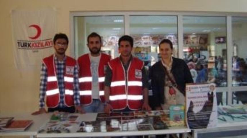 &Uuml;niversite Ve Kızılay'dan Van'a Yardım Kampanyası