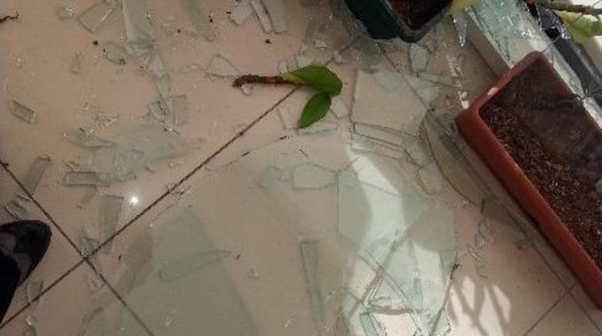 Evde Bakım B&uuml;rosuna Taşlı Saldırı