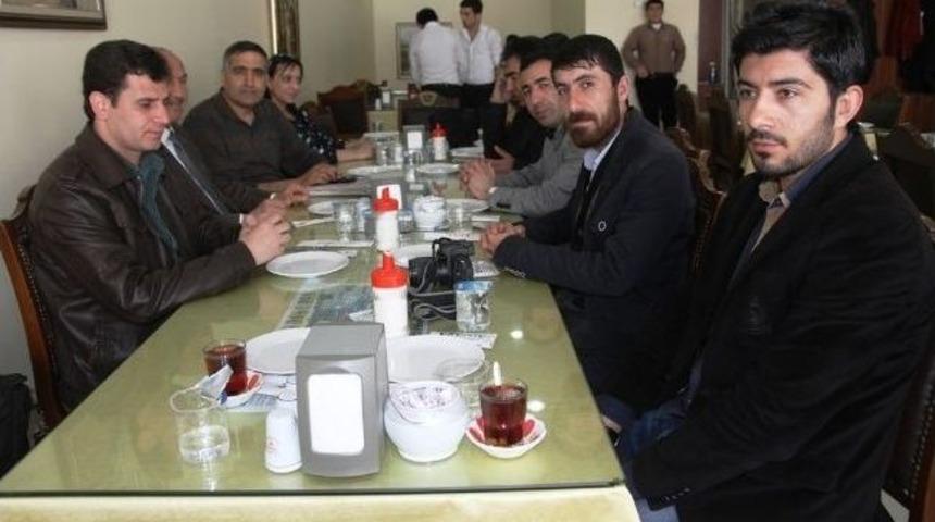 Gazeteci &Ccedil;urku&rsquo;dan Meslektaşlarına Kahvaltı