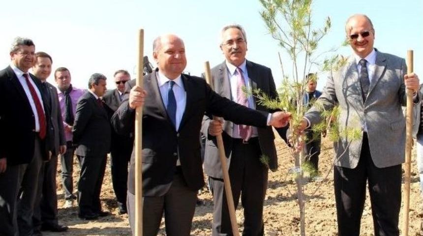 İzmir Katip &Ccedil;elebi &Uuml;niversitesi Rekt&ouml;r&uuml; Galip Akhan: