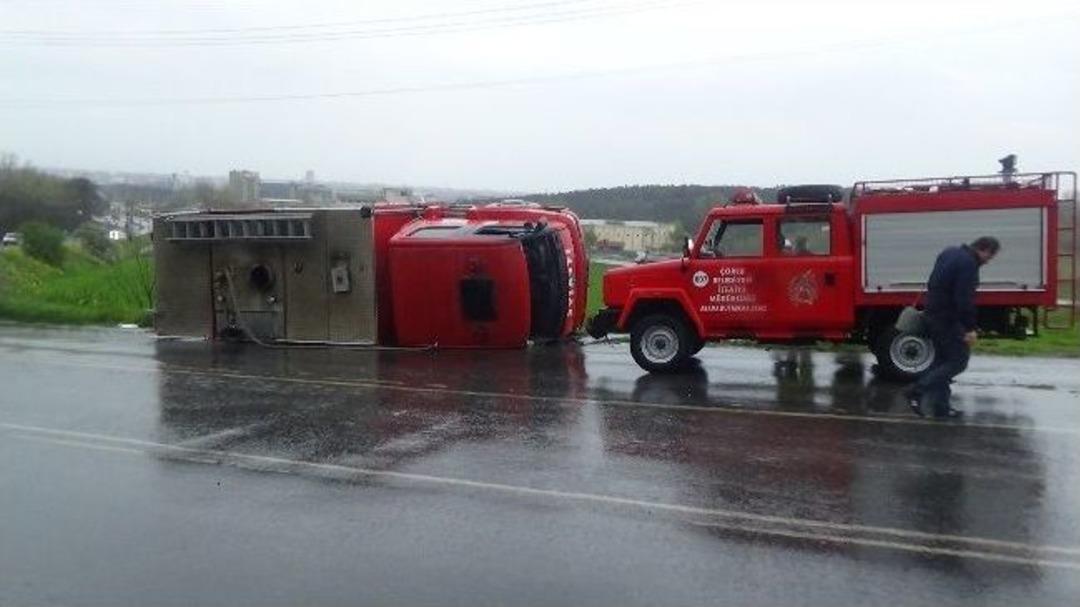 Yangına Giden İtfaiye Aracı Kaza Yaptı: 3 İtfaiye Eri Yaralandı