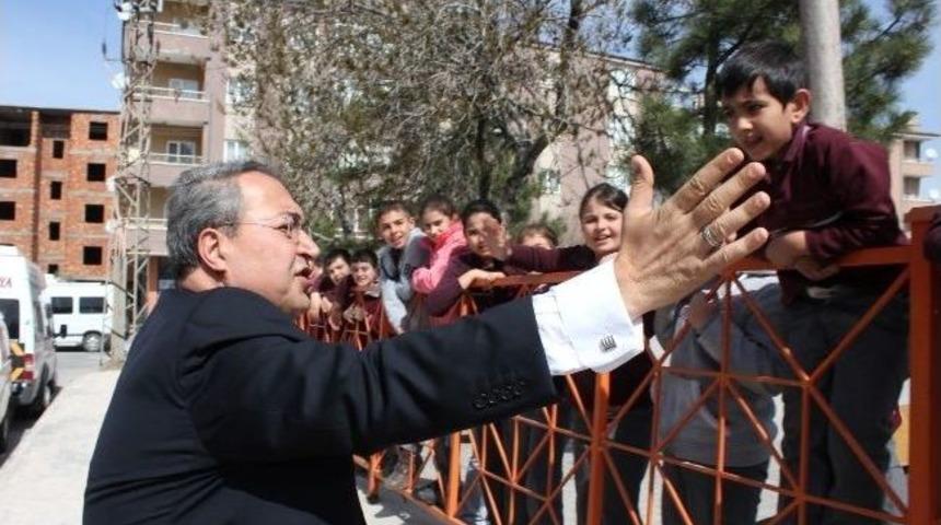 &Uuml;nver&rsquo;e Esnaf Ziyaretlerini S&uuml;rd&uuml;r&uuml;yor