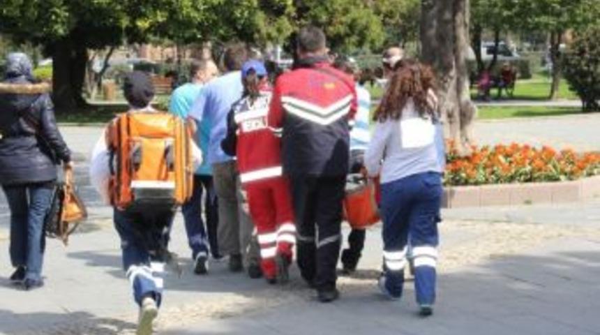 Sıcaktan Bunalan Kadın Baygınlık Ge&ccedil;irdi