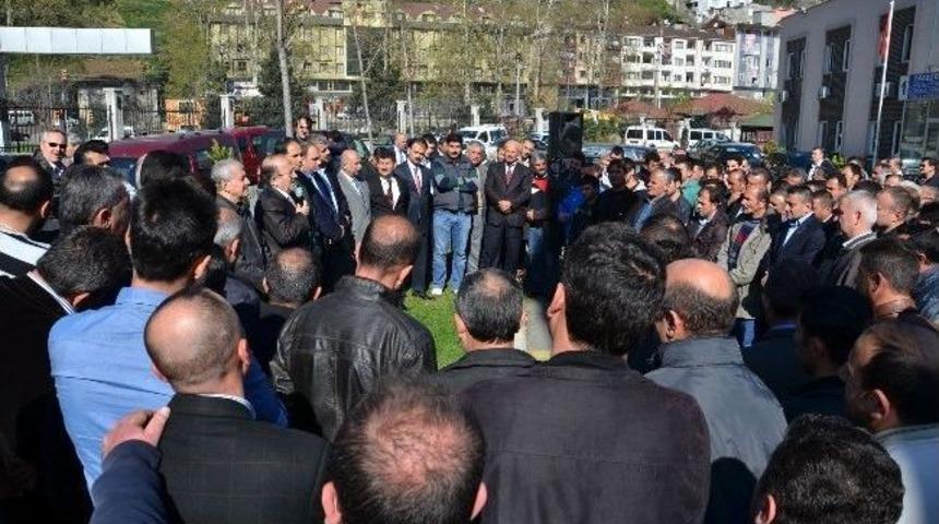 G&uuml;mr&uuml;k&ccedil;&uuml;oğlu, Belediye &Ccedil;alışanlarına Projelerini Anlattı