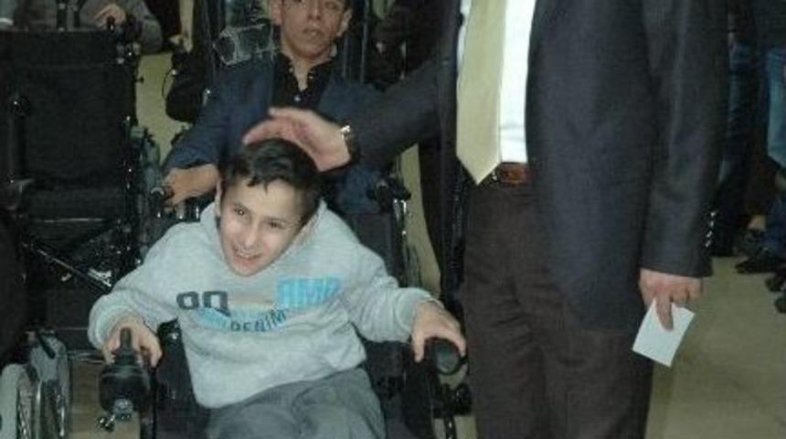 İki Bacağını Sigaradan Kaybetti, Ak&uuml;l&uuml; Arabayla Hayata Tutundu