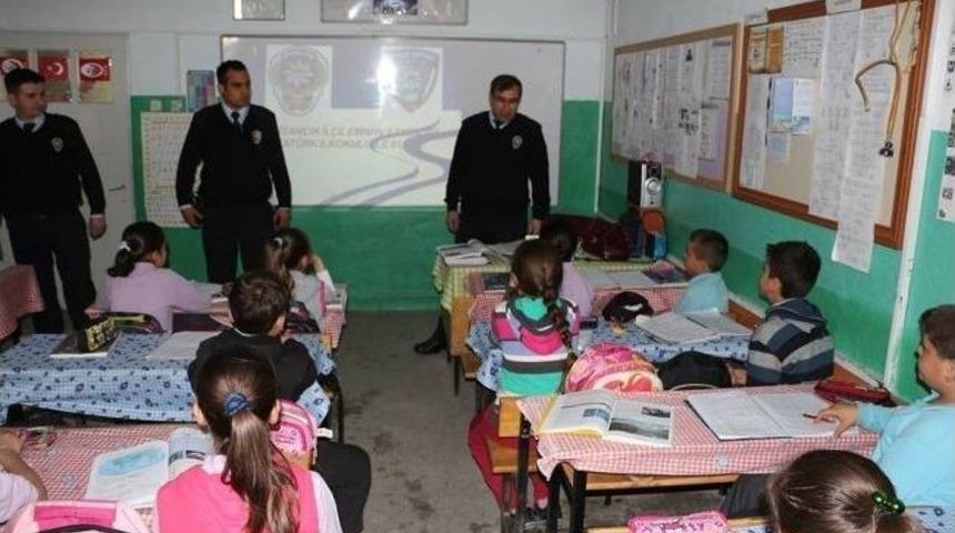 Hisarcık Polisinden &Ouml;ğrenci Ve Velilere G&uuml;venli İnternet Kullanımı Eğitimi