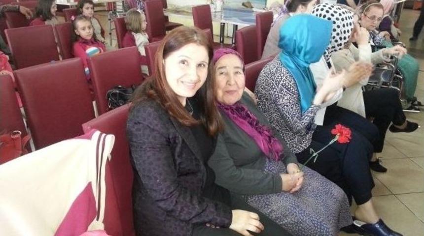 Yaşlılar G&ouml;n&uuml;llerince Eğlendiler