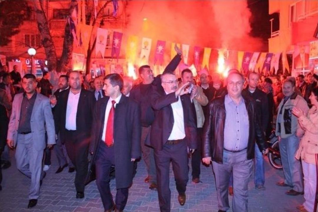 Edremit&rsquo;te Ak Partililer, Chp&rsquo;yi Topa Tutuyor