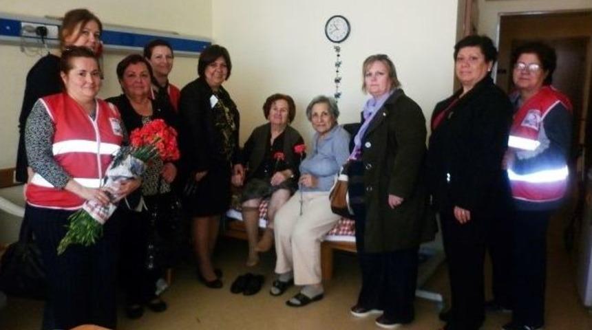 Urla Kızılayı Yaşlıları Unutmadı