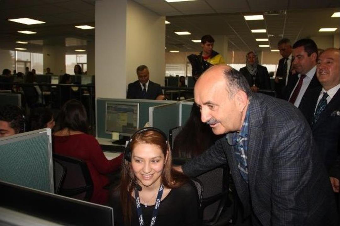 Bakan M&uuml;ezzinoğlu Edirne'de &Ccedil;ağrı Merkezini Gezdi