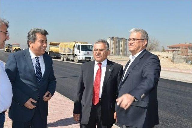 Erciyes Üniversitesine Alternatif Yeni Bir Yol Daha Asfaltlanarak Hizmete Açıldı