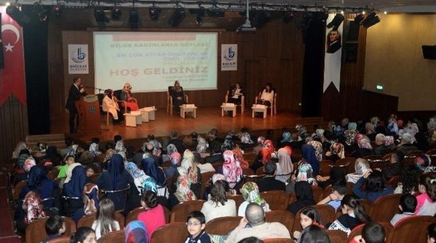 Kadınlar Kitap Okuyarak Mutlu Oluyor