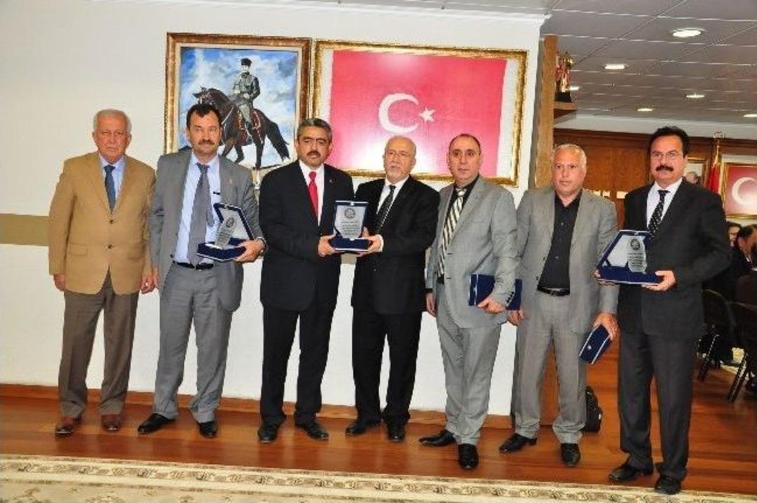 Başkan Alıcık&rsquo;tan Meclis &Uuml;yelerine Teşekk&uuml;r Plaketi