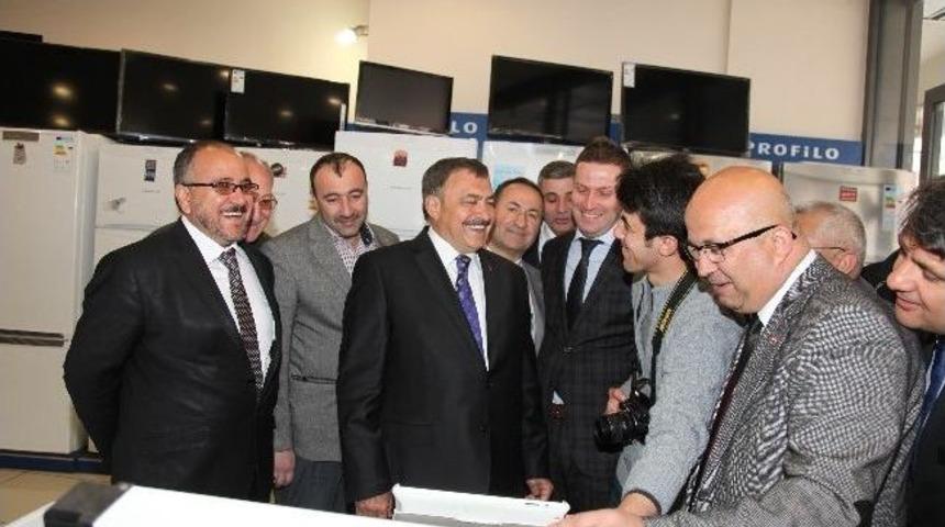Orman Ve Su İşleri Bakanı Prof. Dr. Veysel Eroğlu'nu G&uuml;ld&uuml;ren Video