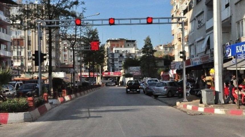 Nazilli'de Tehlike Sa&ccedil;an K&ouml;pr&uuml;ye Y&uuml;kseklik Uyarı Sistemi Kuruldu