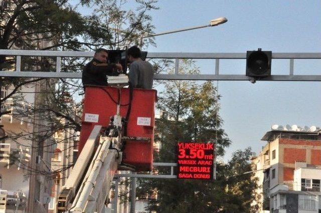 Nazilli'de Tehlike Saçan Köprüye Yükseklik Uyarı Sistemi Kuruldu