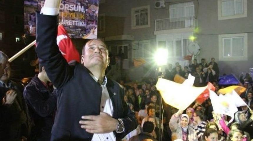 Bayındır'da Başkan Kertiş Coşkusu S&uuml;r&uuml;yor