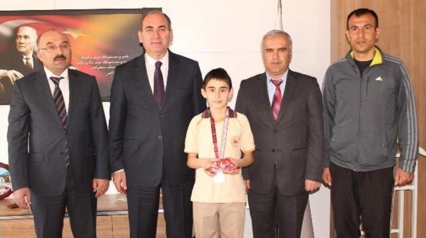 Tuncer, Thai Boks T&uuml;rkiye Şampiyonu Oldu