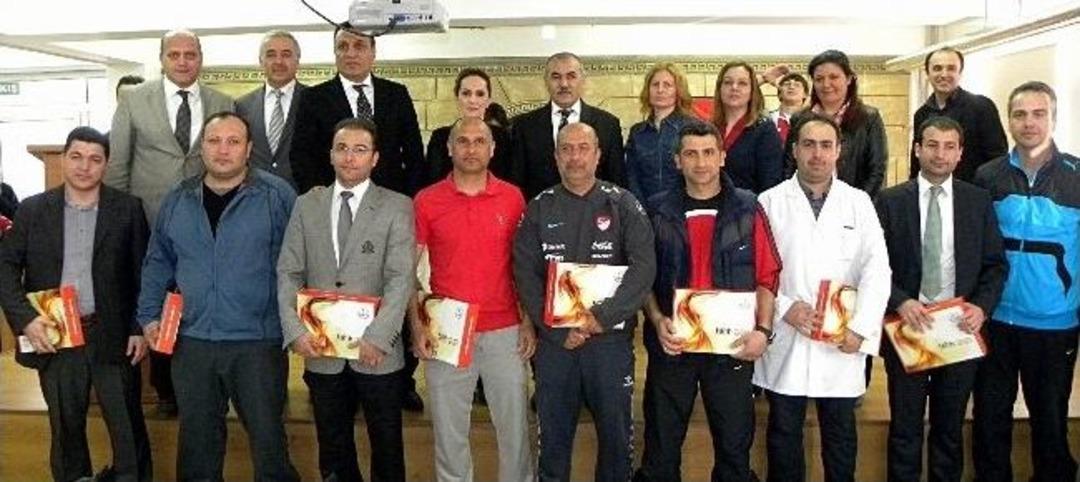 İlkadım&rsquo;da &Ouml;ğretmen Ve &Ouml;ğrencilere Tablet Dağıtıldı