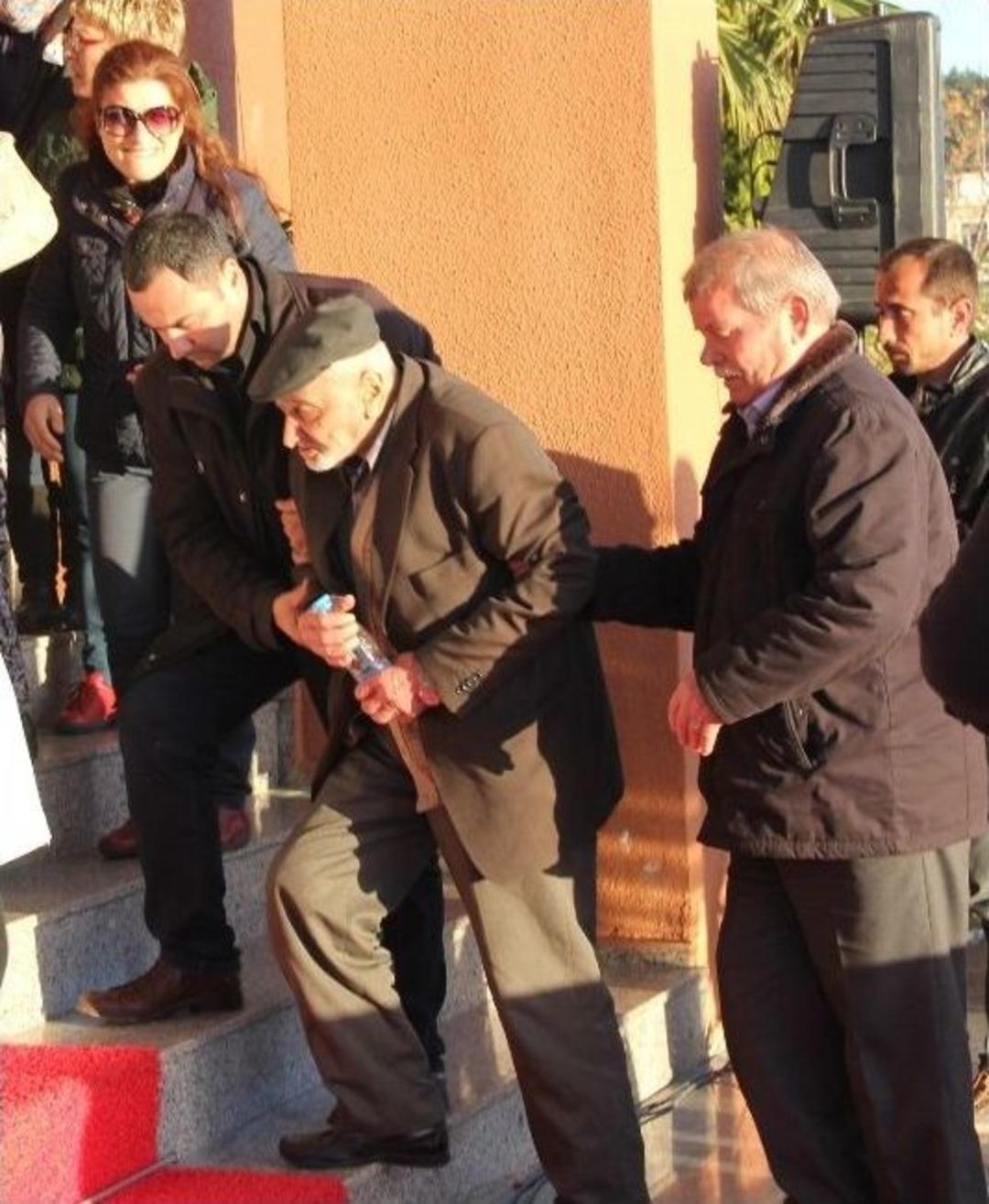 &Ccedil;om&uuml;&rsquo;de H&uuml;z&uuml;nl&uuml; T&ouml;ren