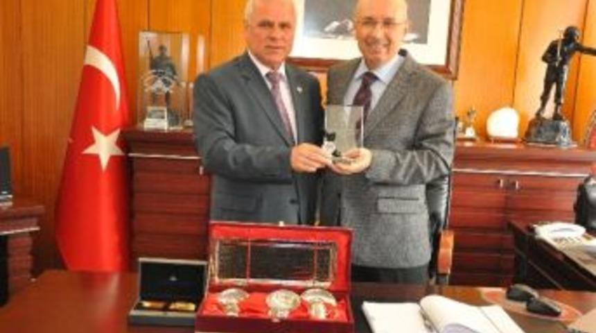 Turgutalp Beldesi'nden Eli M&uuml;essese M&uuml;d&uuml;r&uuml; Duran'a Hizmet Teşekk&uuml;r&uuml;