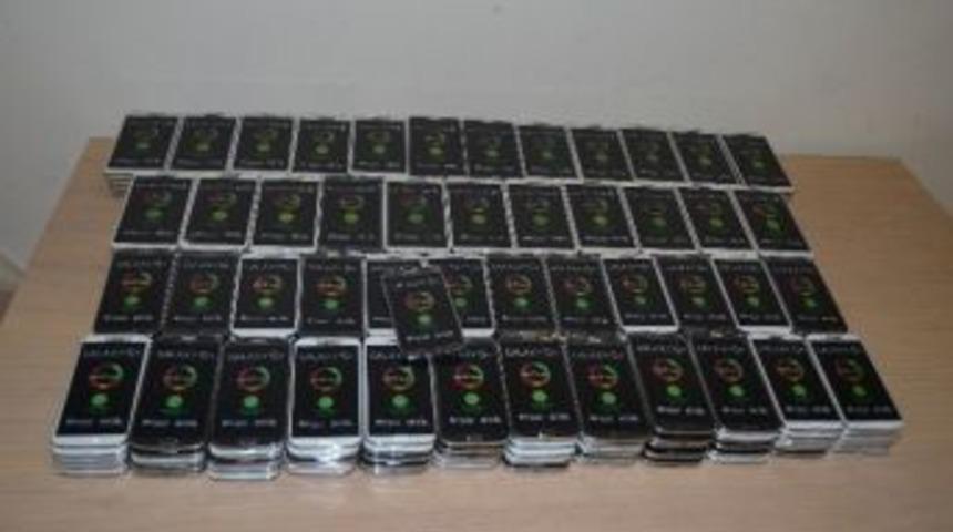 Atat&uuml;rk Havalimanı&rsquo;nda Ka&ccedil;ak Cep Telefonu Operasyonu