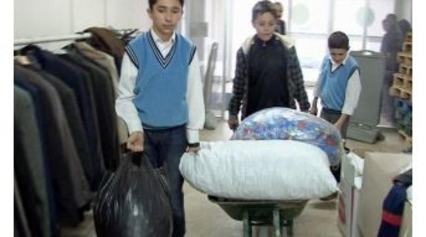 El Arabasıyla Mavi Kapak Topladılar