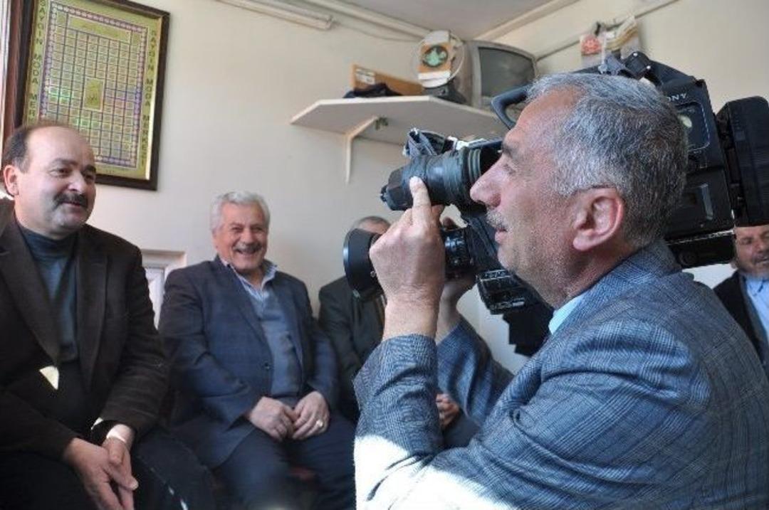 Gazeteci Muhtar Adayından İlgin&ccedil; Se&ccedil;im &Ccedil;alışması