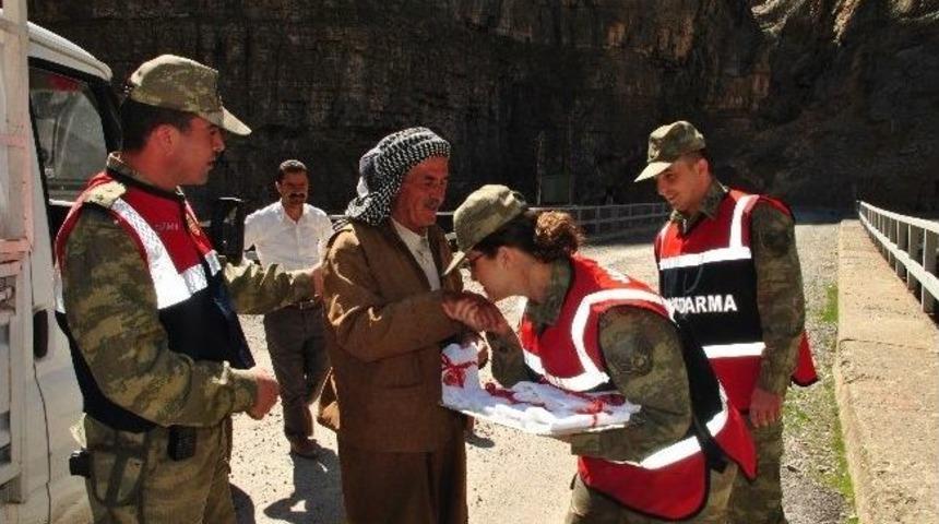 Jandarmadan &Ouml;rnek Davranış