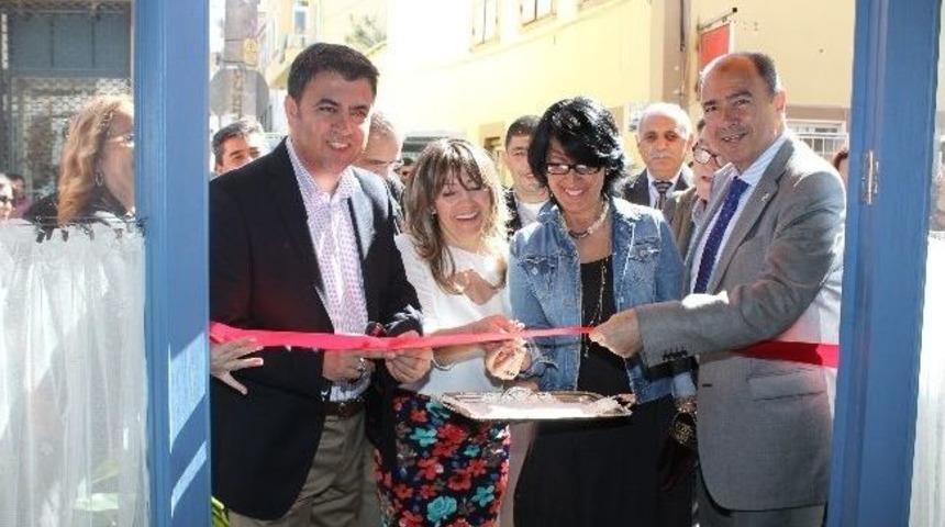 Urla Sanat Sokağı&rsquo;na &ldquo;ke&ccedil;i Kafe&rdquo; Geldi