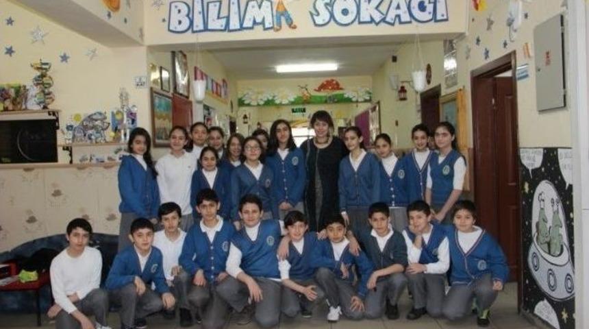 Geleceğin Bilim Adamları Bu Koridorlarda Yetişiyor