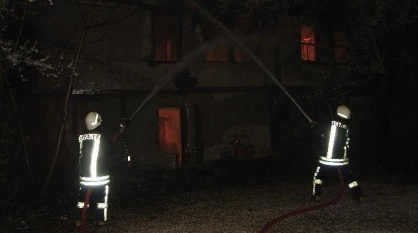 Kastamonu’da Tarihi Ev Küle Döndü