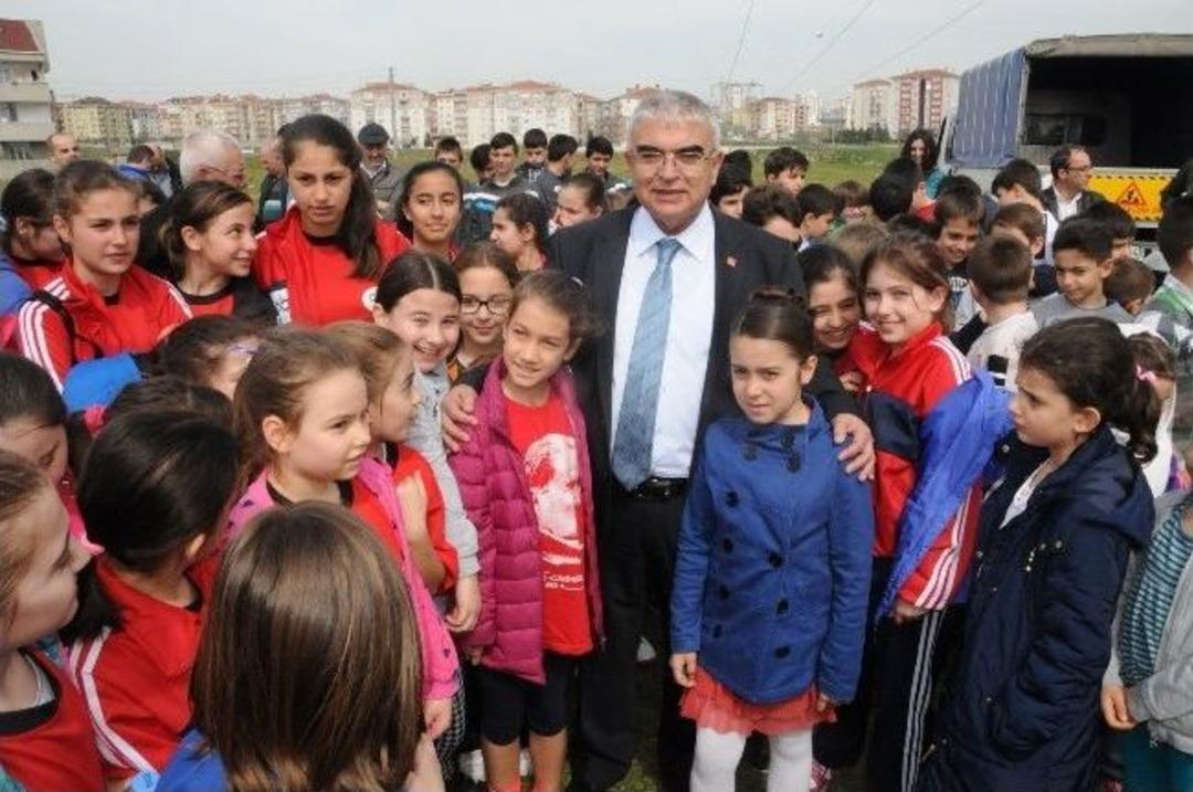 &Ccedil;orlu'da &Ouml;ğrenciler Fidanlarıyla Birlikte B&uuml;y&uuml;yecek