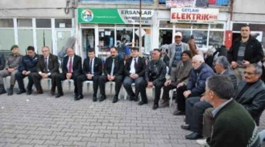 Mucur&rsquo;da Siyaset&ccedil;iler Kolkola Girdi