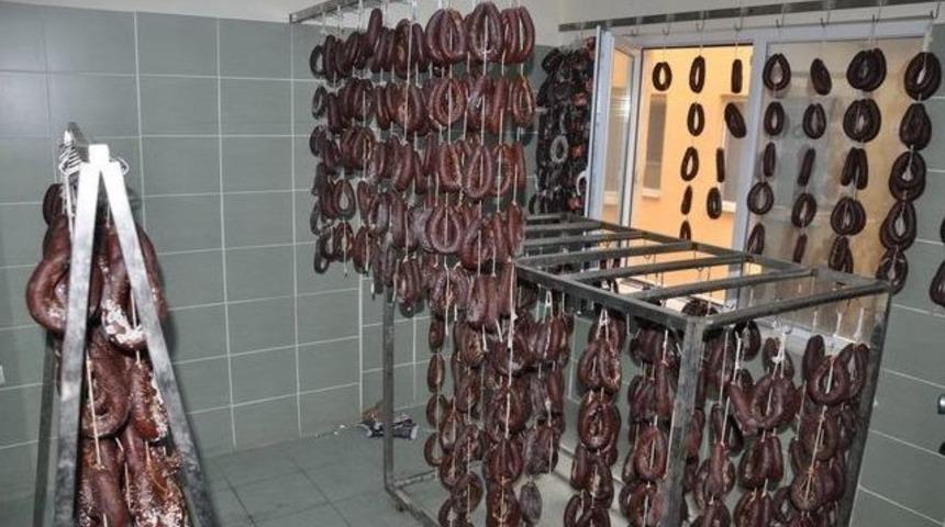 Gıda Ekipleri K&ouml;fte İ&ccedil;in Gitti, K&uuml;fl&uuml; Sucukla Karşılaştı