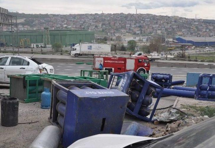 Sanayi Tüpü Yüklü Kamyon Devrildi: 1 Yaralı G3