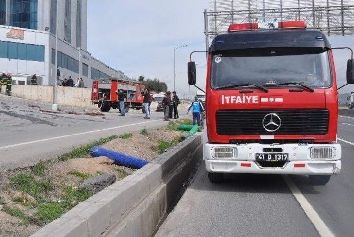 Sanayi Tüpü Yüklü Kamyon Devrildi: 1 Yaralı G5