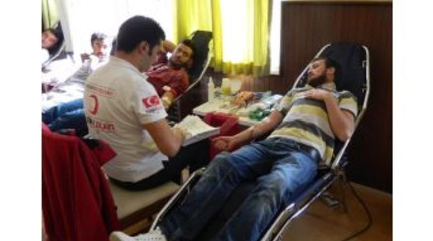 Beyşehir Ali Akkanat Kamp&uuml;s&uuml;&rsquo;nde Kan Bağışı