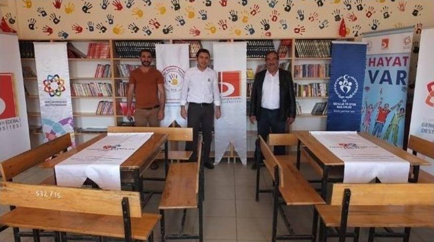 Boz&uuml;y&uuml;k İ&ccedil;k&ouml;y İlkokulu K&uuml;t&uuml;phaneye Kavuştu