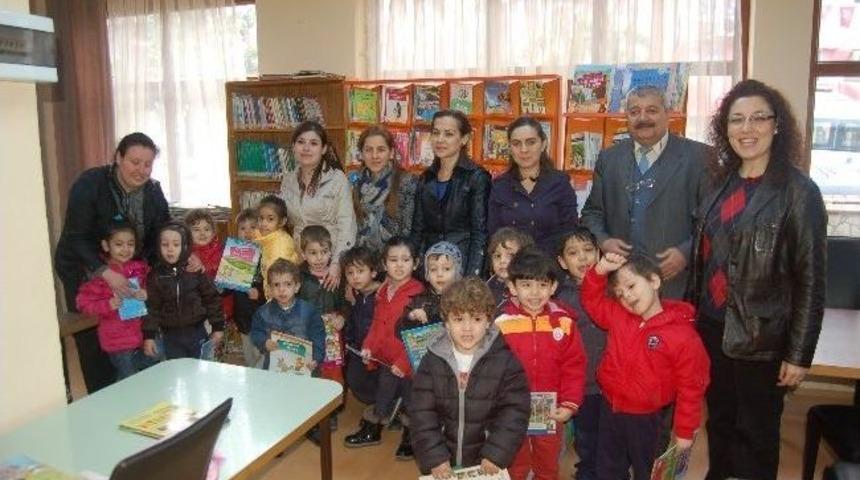 Kreş &Ouml;ğrencileri K&uuml;t&uuml;phaneyi Ziyaret Etti