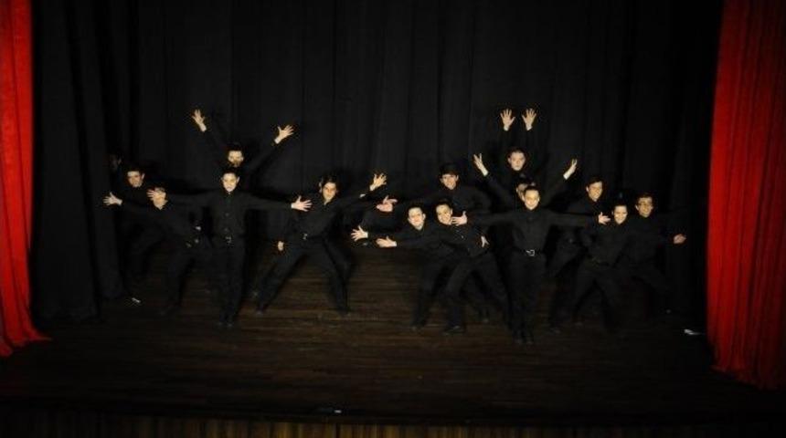 Gen&ccedil; Tiyatroculardan Azizname Oyunu Hazırlığı