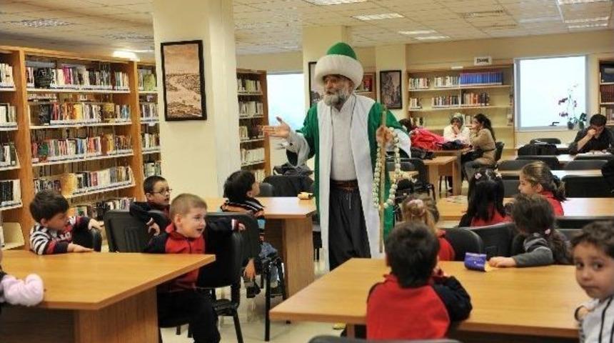 &Ccedil;ocuklara Kitabı Sevdiren K&uuml;t&uuml;phane Geliyor