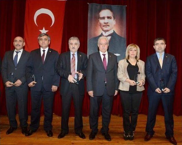 Aldırmaz’dan Bürokratlara Teşekkür Plaketi