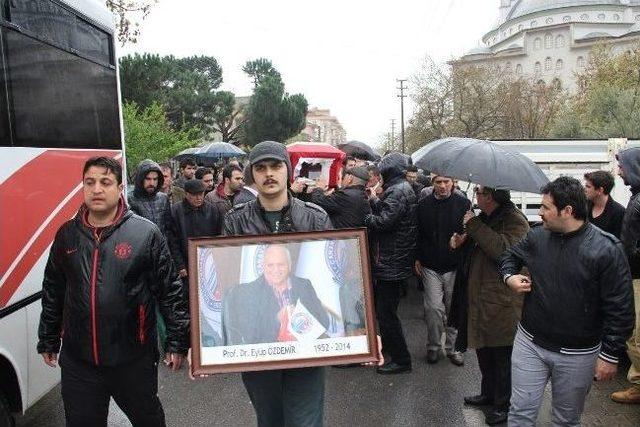 Trafik Kazasında Ölen Rektör Yardımcısı Toprağa Verildi