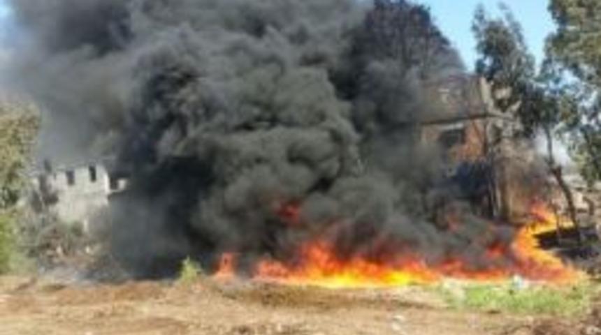 Ka&ccedil;ak Mazot Deposu Patladı, K&ouml;y Alevlere Teslim Oldu