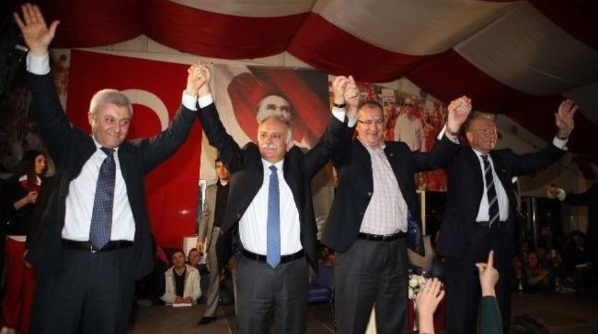 Bayraklı'da Miting Gibi Panel