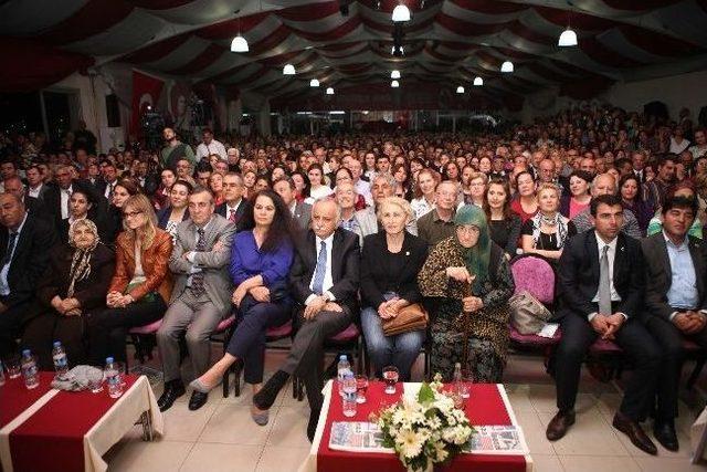 Bayraklı'da Miting Gibi Panel