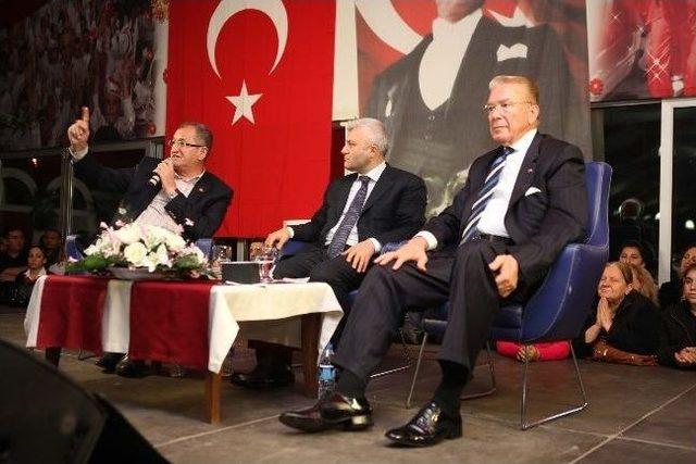 Bayraklı'da Miting Gibi Panel