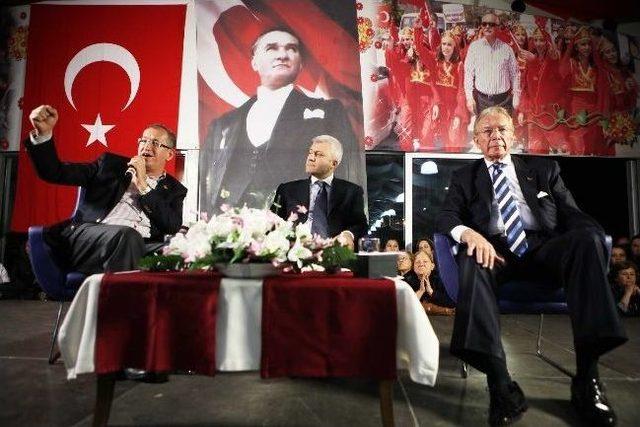 Bayraklı'da Miting Gibi Panel